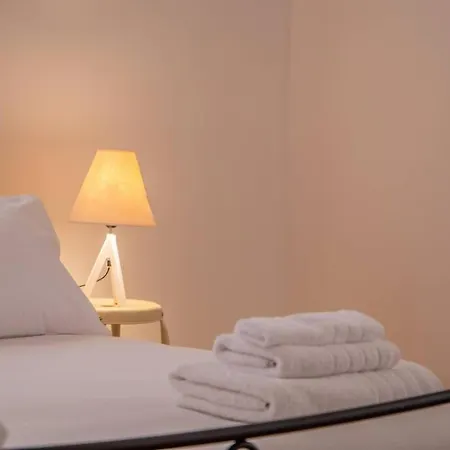Seaview Stylish Flat In - Walk To * Ándros