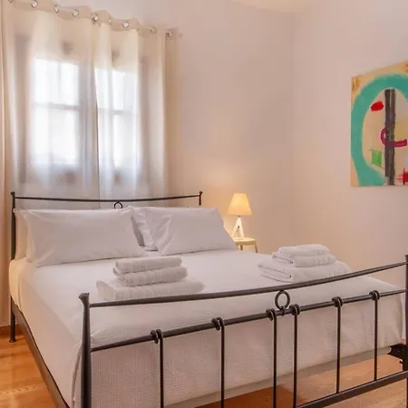 Seaview Stylish Flat In - Walk To * Ándros